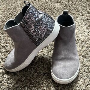 Girls size 1 SO glitter grey shoes from Kohls